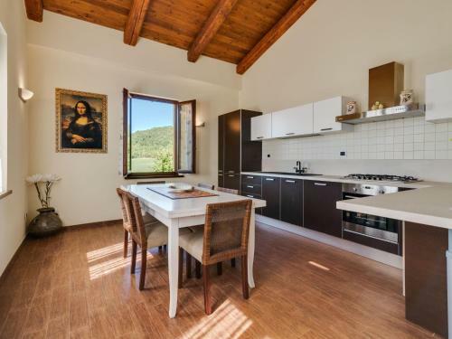 Stylish Villa In Piandimeleto With Swimming Pool