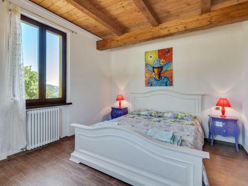 Stylish Villa In Piandimeleto With Swimming Pool