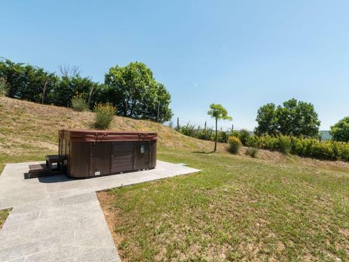 Stylish Villa In Piandimeleto With Swimming Pool