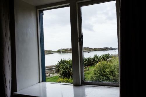 The Beach, Days Bar And B&B