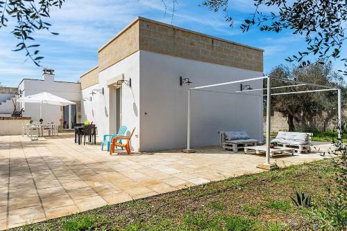 Poggiardo Holiday Home Sleeps 7 With Pool And Air Con