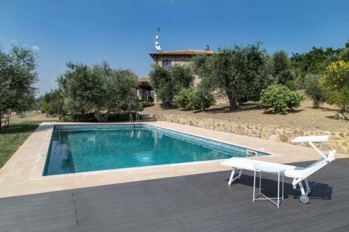 Poggioferro Villa Sleeps 8 With Pool And Air Con