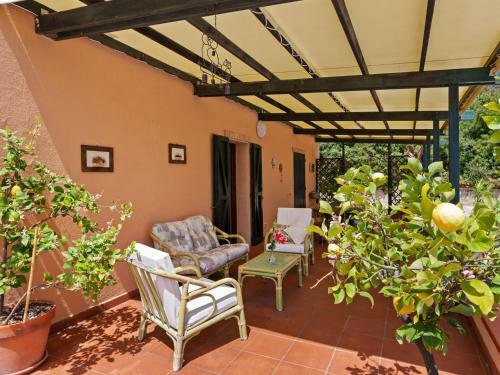 Traditional Villa In Varano With Private Garden
