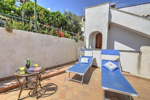 Praiano Villa Sleeps 6 Air Con Wifi