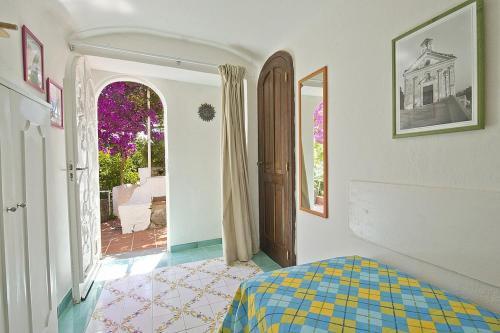 Praiano Villa Sleeps 9 Air Con Wifi