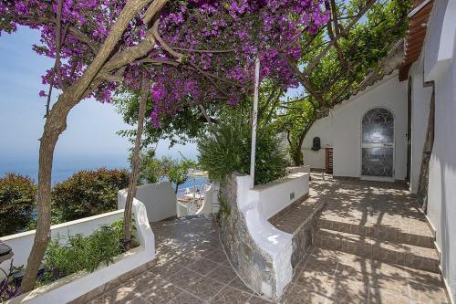 Praiano Villa Sleeps 9 Air Con Wifi