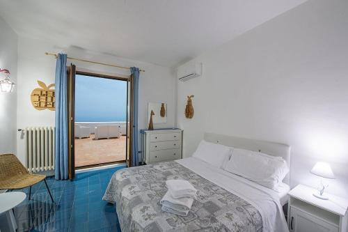 Praiano Villa Sleeps 9 Air Con Wifi