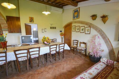 Pozzo Della Chiana Villa Sleeps 24 Pool Air Con