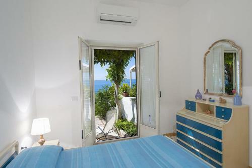 Praiano Villa Sleeps 6 Wifi