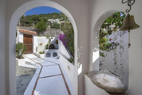 Praiano Villa Sleeps 6 Wifi