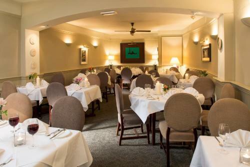 Hostal Aherne's Townhouse Hotel And Seafood Restaurant