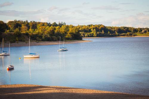Avon Ri Lakeshore Resort