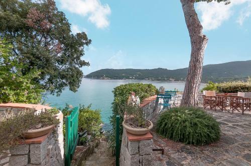 Villa Lo Scoglio A Picco Sul Mare