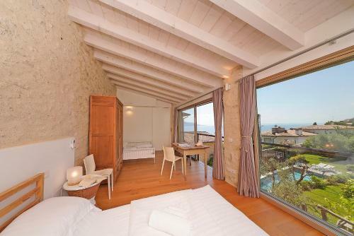 Cecina Villa Sleeps 10 With Pool And Air Con