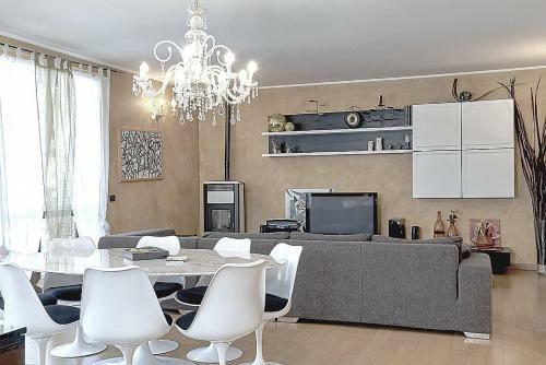 Querce Villa Sleeps 8 Pool Wifi