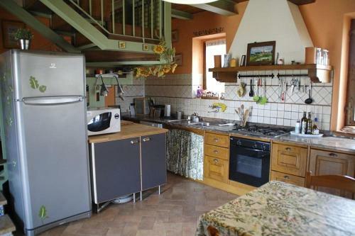 Radicofani Villa Sleeps 10 With Pool And Air Con