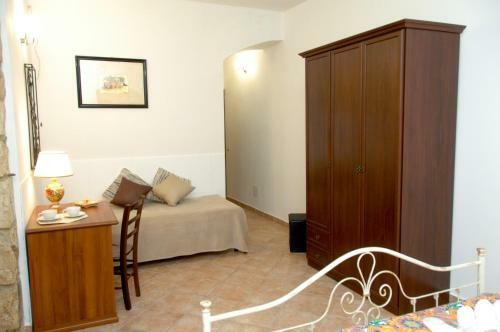 Hostal Ercole Di Cafeo Bed And Breakfast