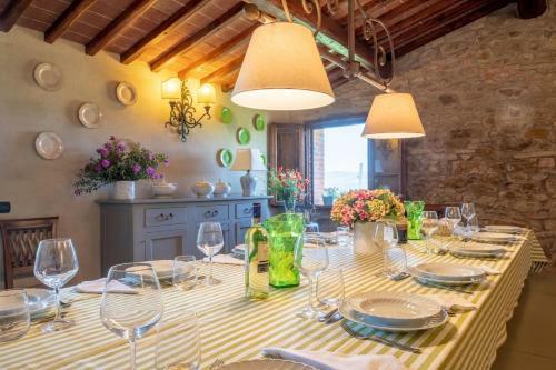 Rapale Villa Sleeps 18 Pool Wifi