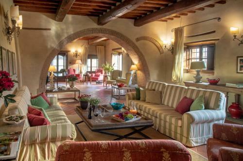 Rapale Villa Sleeps 20 With Pool