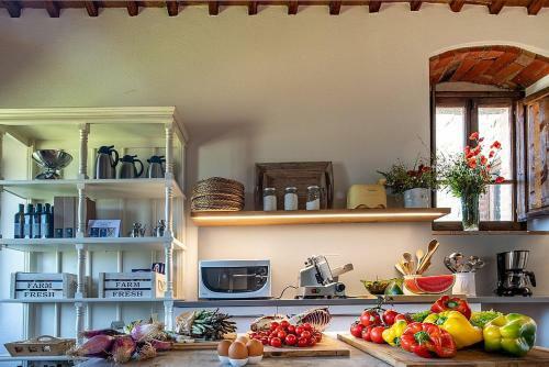 Rapale Villa Sleeps 20 With Pool And Air Con