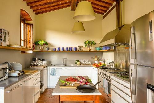 Rapale Villa Sleeps 20 With Pool And Air Con