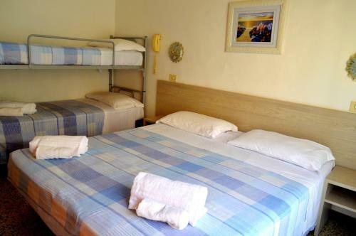Hostal New Hotel Cirene Triple Room With Brekafast