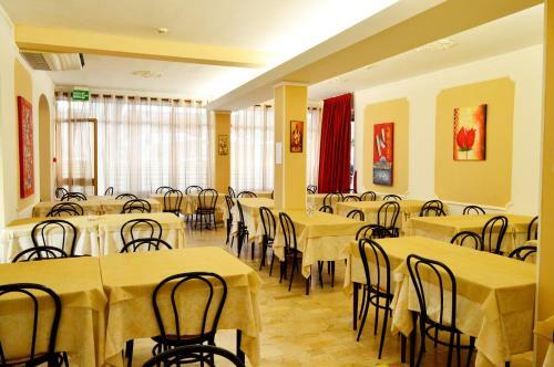 Hostal New Hotel Cirene Triple Room With Brekafast