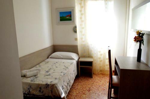 Hostal New Hotel Cirene Triple Room With Brekafast