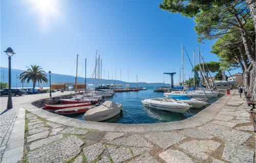 Four-bedroom Holiday Home 0 In Bogliaco Bs