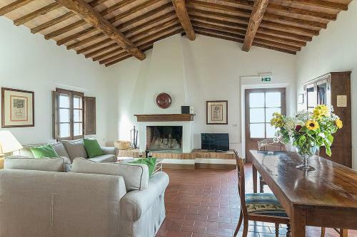 Campana Villa Sleeps 3 Pool Wifi