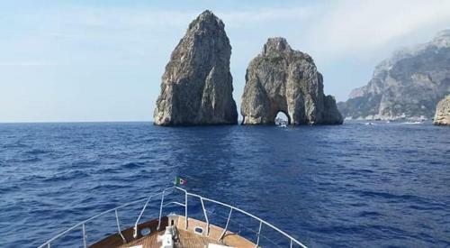 Akhir Cruise Charter