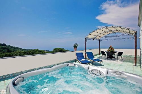 Sant'agata Sui Due Golfi Villa Sleeps 30 Pool Wifi