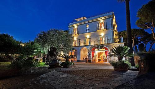 Sant'agata Sui Due Golfi Villa Sleeps 30 Pool Wifi
