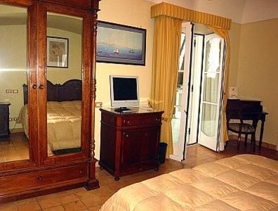 Sant'agata Sui Due Golfi Villa Sleeps 30 Pool Wifi