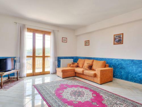 Valley-view Apartment In Sant'alfio With Balcony
