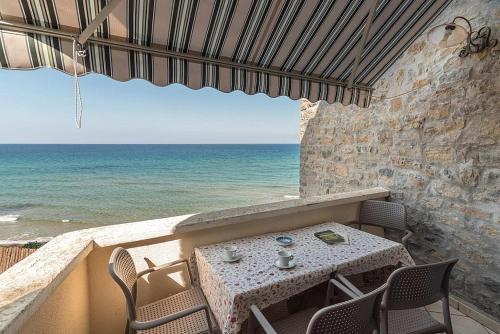 Santa Maria Villa Sleeps 6 Air Con Wifi