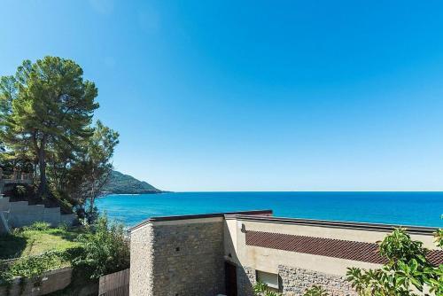 Santa Maria Villa Sleeps 6 Air Con Wifi