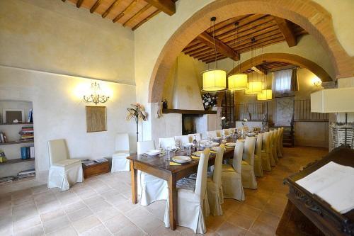 Ellerone Villa Sleeps 24 Pool Air Con Wifi