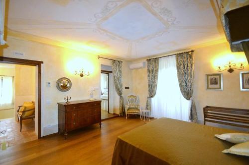 Ellerone Villa Sleeps 24 Pool Air Con Wifi