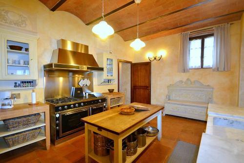 Ellerone Villa Sleeps 24 Pool Air Con Wifi