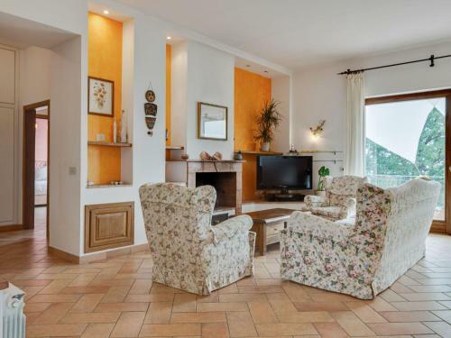 Inviting Farmhouse In San Venanzo With Garden