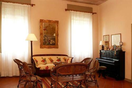Sermide Villa Sleeps 10 Pool Air Con Wifi