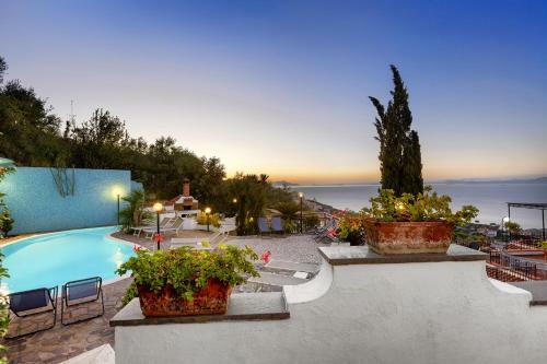 Priora Villa Sleeps 12 Pool Air Con Wifi
