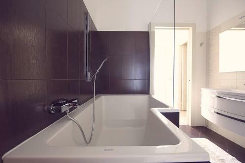 Three-room Apartment Groppello - Green With Large Lake View Terrace