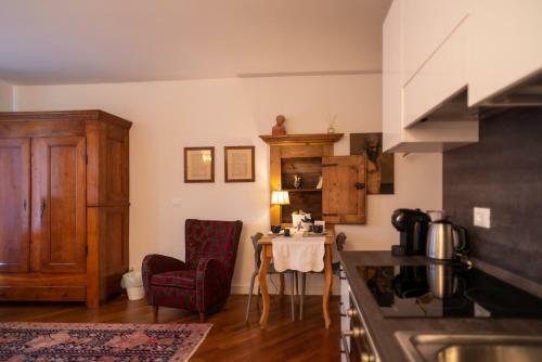 Apartamento S. Trinit� 18, Suites & Rooms