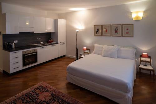Apartamento S. Trinit� 18, Suites & Rooms