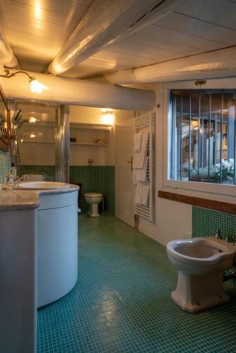 Apartamento S. Trinit� 18, Suites & Rooms