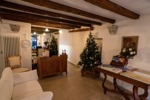 Apartamento S. Trinit� 18, Suites & Rooms