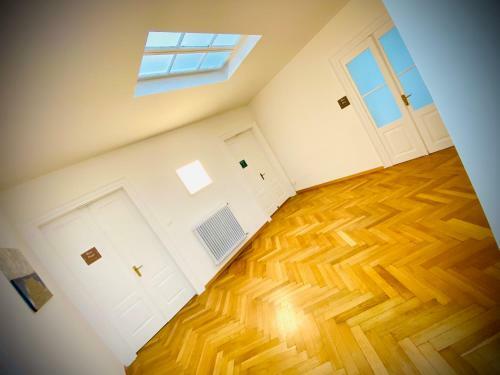 Hostal Crops City Stay