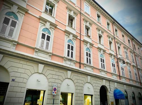 Hostal Crops City Stay